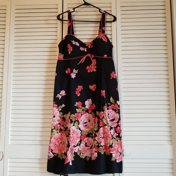 R&K Dresses & Skirts - 👗 R&K Sweetheart Floral Dress